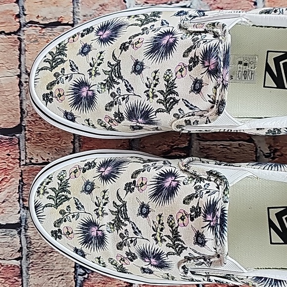 VANS CLASSIC SLIP ON FLORAL PRINT SHOES,  WOMANS SIZE 6.5 GUC - Picture 10 of 12